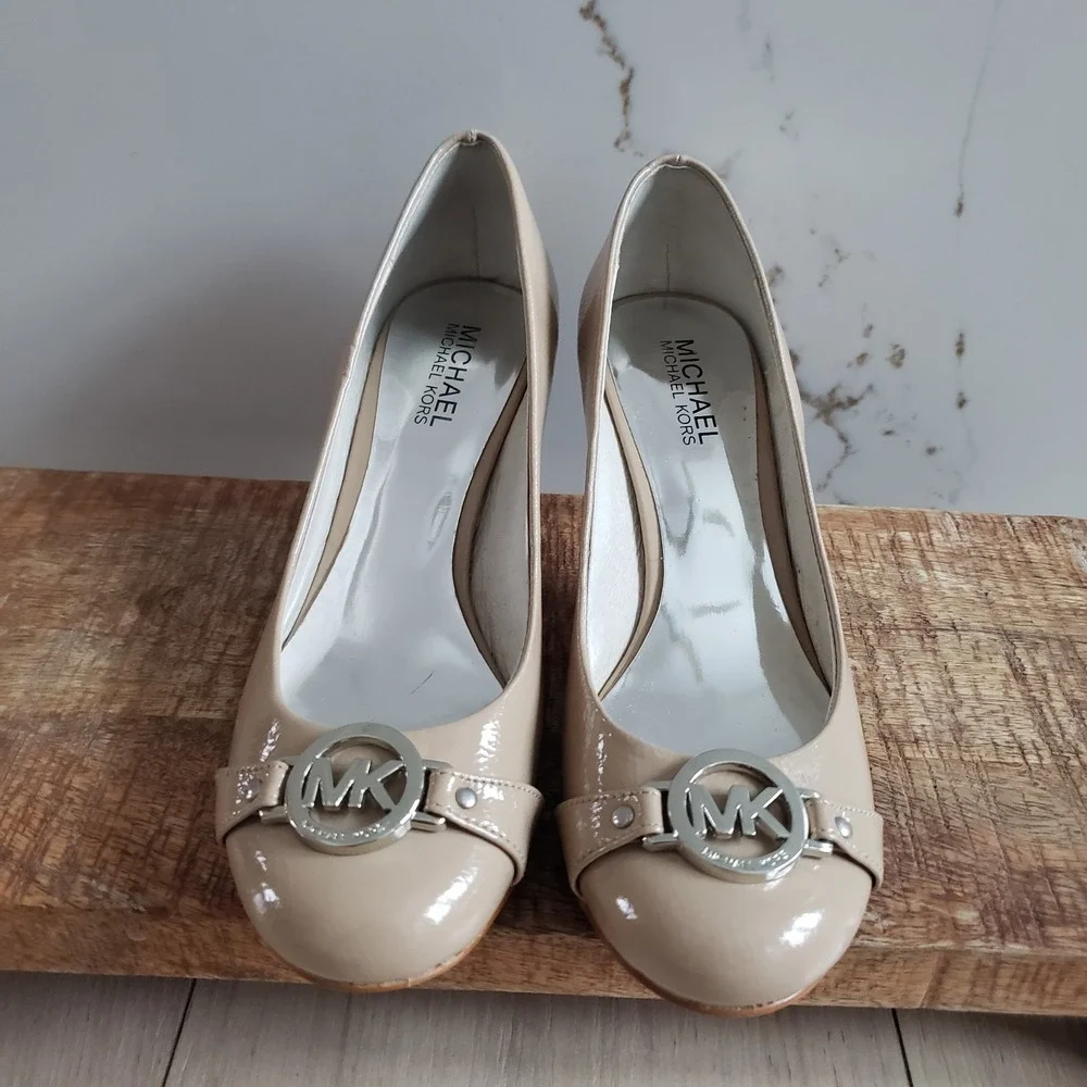Michael Kors material leather